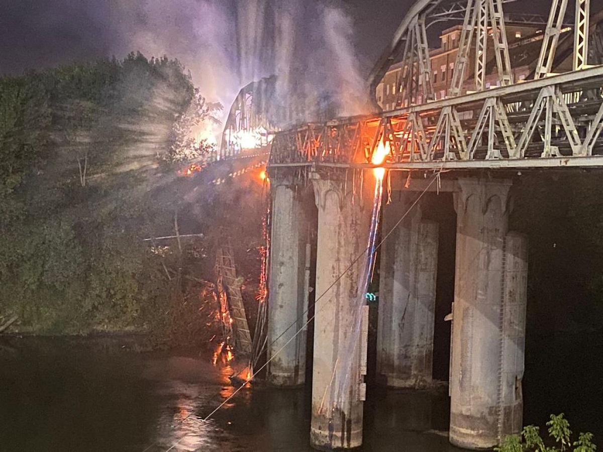 incendio a roma ponte di ferro