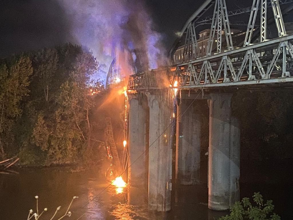 incendio a roma ponte di ferro