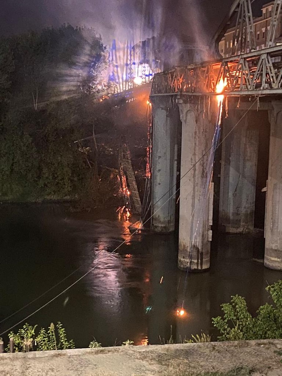 incendio a roma ponte di ferro