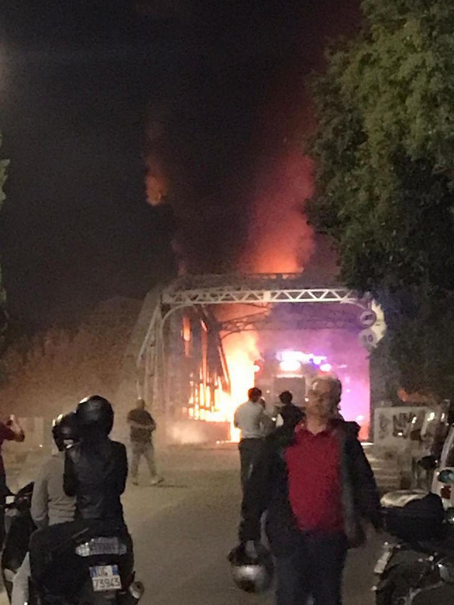 incendio a roma ponte di ferro