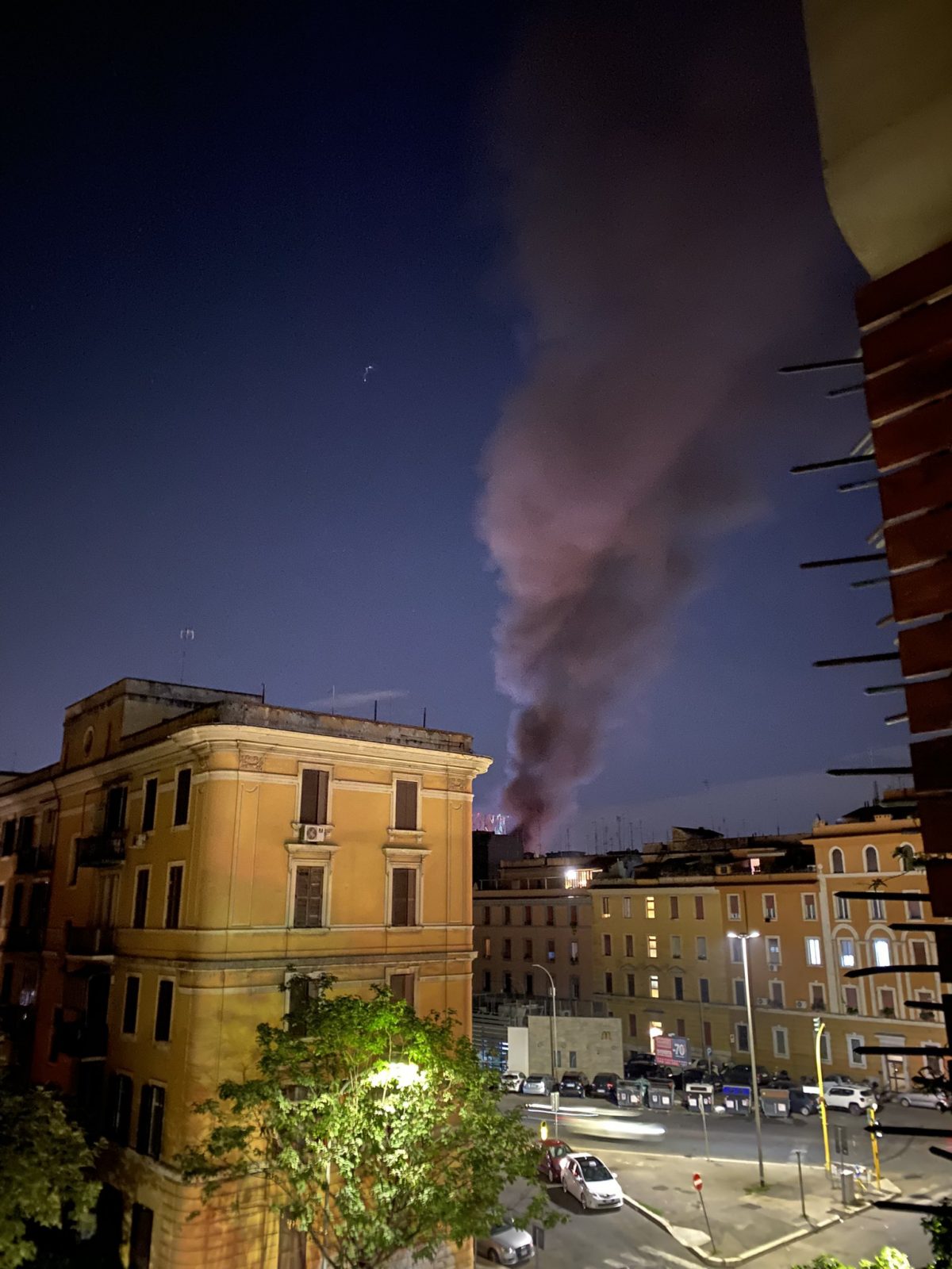 incendio ponte di ferro roma