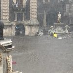 Ciclone Mediterraneo, strade come fiumi in piena a Catania: un morto a Gravina, travolto dalla furia dell’acqua [FOTO e VIDEO]