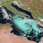 Allerta Meteo, il Medicane Apollo è un “mostro” di 1ª categoria sul mar Jonio: il maltempo si estende anche alla Calabria – LIVE