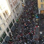 Trieste scende ancora in piazza contro il Green Pass: grande corteo nelle vie del centro, “no Apartheid” – FOTO