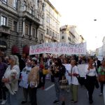 Trieste scende ancora in piazza contro il Green Pass: grande corteo nelle vie del centro, “no Apartheid” – FOTO