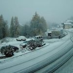 Maltempo, risveglio imbiancato sulle Alpi piemontesi: fitta nevicata ricopre Sestriere e Pragelato [FOTO]