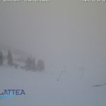 Maltempo, risveglio imbiancato sulle Alpi piemontesi: fitta nevicata ricopre Sestriere e Pragelato [FOTO]