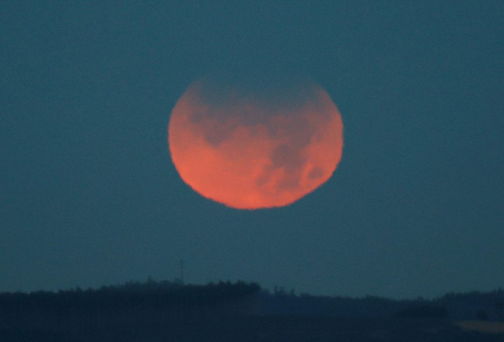 eclissi lunare parziale