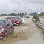 Maltempo in Sicilia, allagamenti, strade crollate e voragini a Licata: devastata la SS115 – FOTO