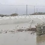 Maltempo in Sicilia, allagamenti, strade crollate e voragini a Licata: devastata la SS115 – FOTO