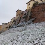 Prima neve sull’Appennino marchigiano: borghi imbiancati e neve abbondante in quota – FOTO e VIDEO