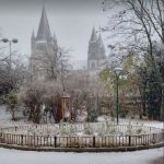 Meteo, freddo e forte nevicata a Vienna: prima neve sulla capitale dell’Austria – FOTO