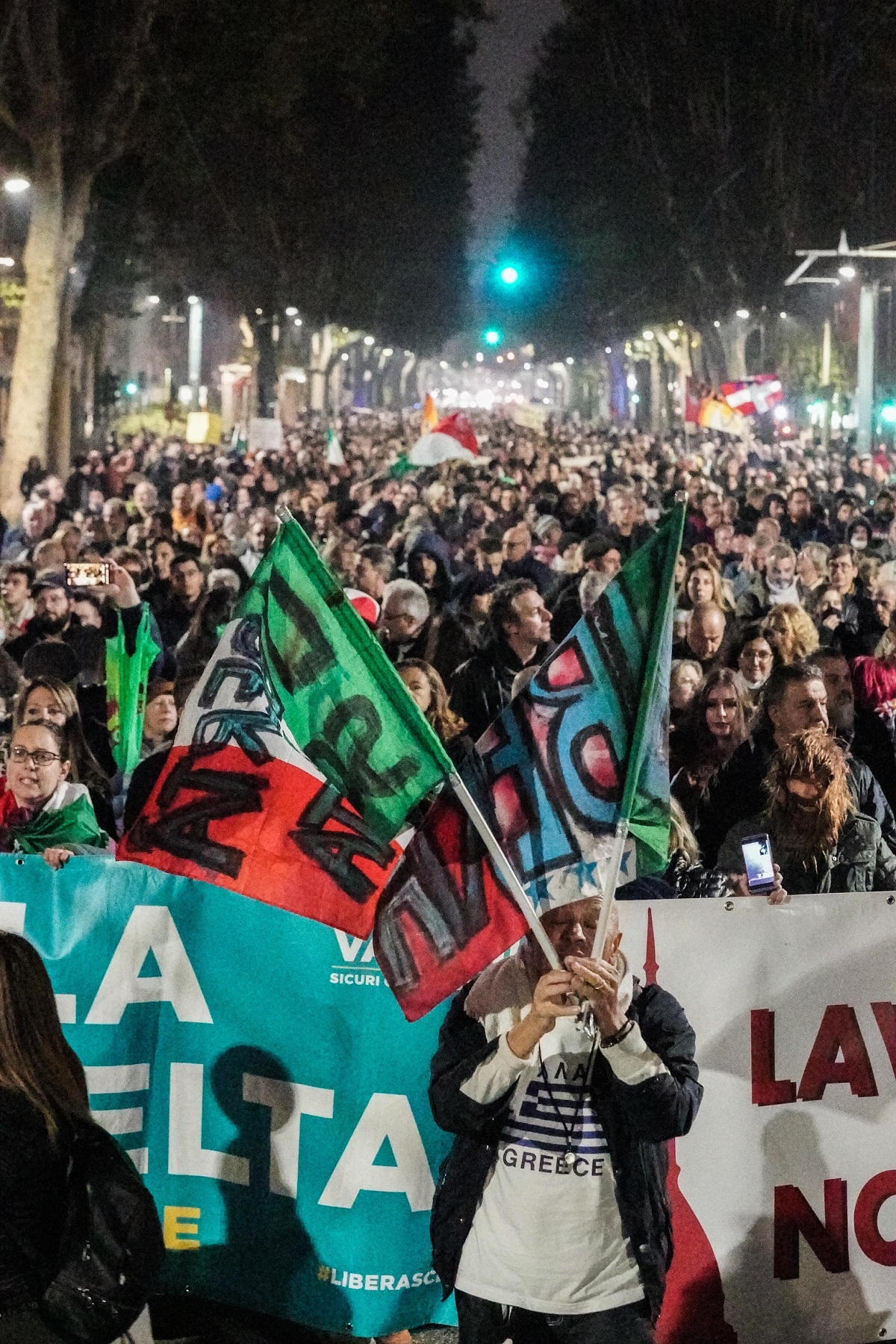 Proteste Contro Il Green Pass: In Tutta Italia è Stato Un Altro Sabato ...