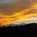 Ultimo tramonto di novembre infuocato al Nord: da Genova a Torino il cielo si è tinto di rosso [FOTO]