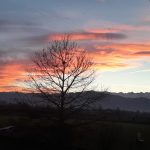 Ultimo tramonto di novembre infuocato al Nord: da Genova a Torino il cielo si è tinto di rosso [FOTO]