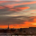 Ultimo tramonto di novembre infuocato al Nord: da Genova a Torino il cielo si è tinto di rosso [FOTO]