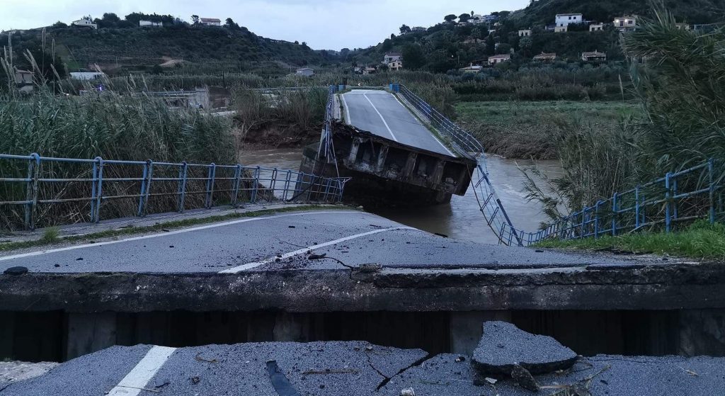 crollo ponte alcamo castellammar del golfo