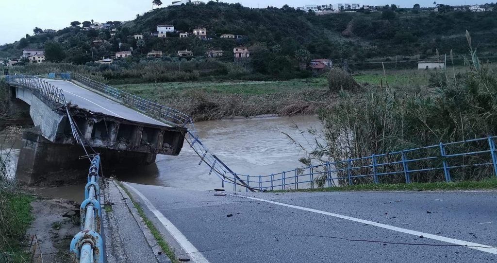 crollo ponte alcamo castellammar del golfo