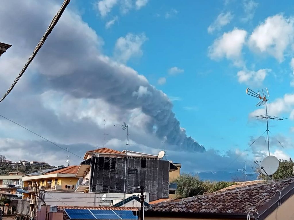 eruzione etna 14 dicembre