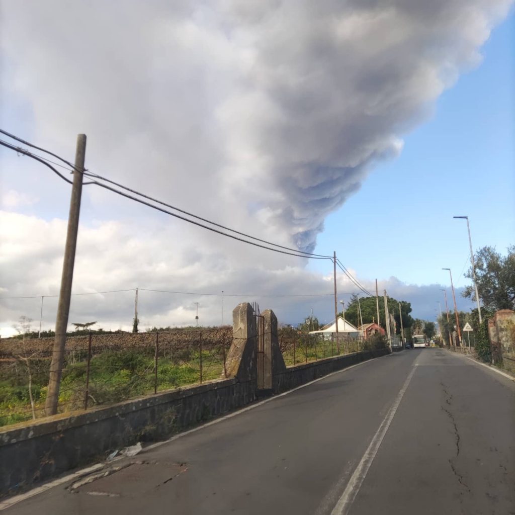 eruzione etna 14 dicembre