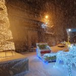 Maltempo, inizia la grande nevicata dell’Appennino: lo spettacolo di Pietracamela sotto la neve nella notte – FOTO e VIDEO