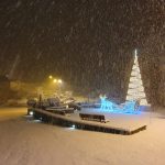 Maltempo, inizia la grande nevicata dell’Appennino: lo spettacolo di Pietracamela sotto la neve nella notte – FOTO e VIDEO