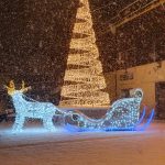 Maltempo, inizia la grande nevicata dell’Appennino: lo spettacolo di Pietracamela sotto la neve nella notte – FOTO e VIDEO