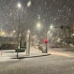 Maltempo, forte nevicata a Genova: fiocchi fino al centro città, imbiancati diversi quartieri – FOTO e VIDEO