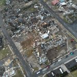 Il tornado di Mayfield ha percorso oltre 365km nel cuore degli USA: è la distanza tra Torino e Venezia! Foto aeree drammatiche