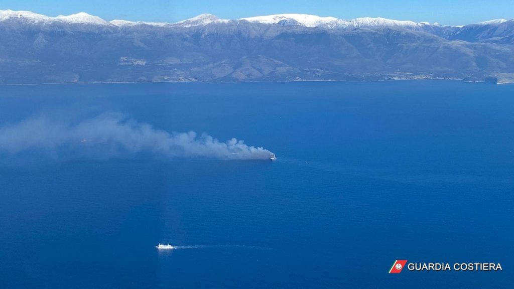 traghetto in fiamme euroferry olympia