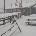 Maltempo, torna la neve in Valle d’Aosta: bufere in quota, fiocchi anche nel capoluogo | FOTO e VIDEO