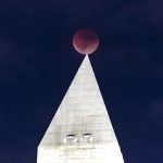 L’Eclissi incanta il Mondo: le FOTO più belle della “Luna di Sangue”