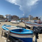 Etna, enorme nube di vapore dal vulcano: uno spettacolo provocato dal meteo estremo | FOTO