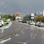 Tempesta di pioggia e grandine su Madrid: allagamenti e strade coperte di bianco | FOTO e VIDEO