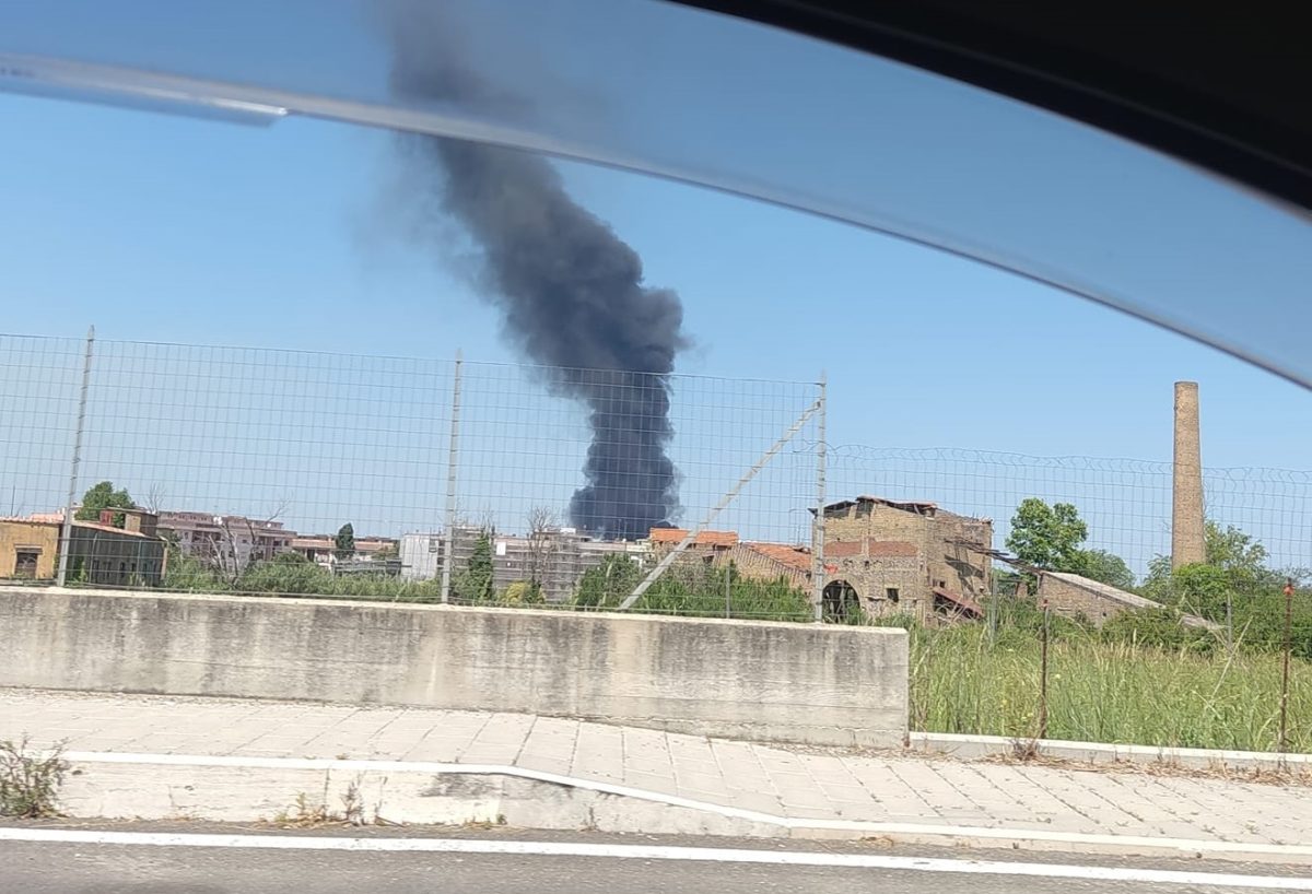 incendio roma monterotondo scalo