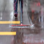 Gran Premio di Monaco in ritardo per maltempo: a gara iniziata si alza ancora tanta acqua | FOTO e VIDEO