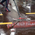 Gran Premio di Monaco in ritardo per maltempo: a gara iniziata si alza ancora tanta acqua | FOTO e VIDEO