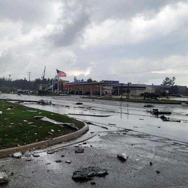 Raro tornado devasta Gaylord, cittadina del Michigan al confine tra USA