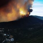 Grosso incendio nel sud della Spagna: evacuazioni in corso, feriti 3 pompieri | FOTO