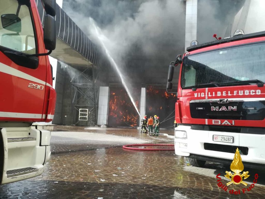 incendio malagrotta roma