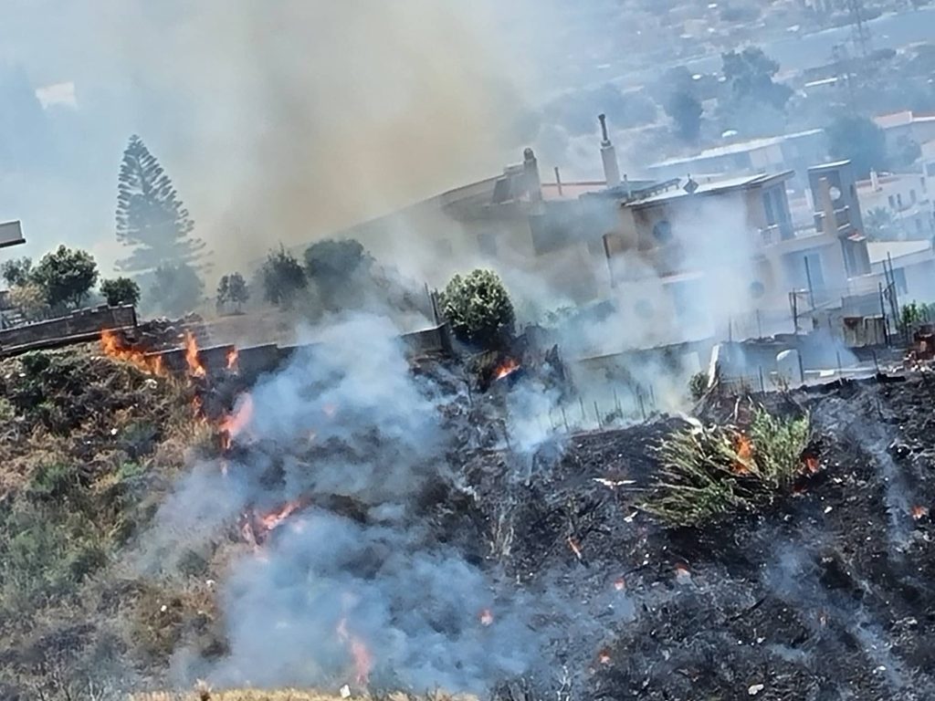 incendio reggio calabria foto