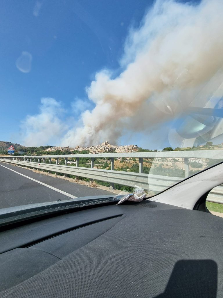 incendio piazza armerina sicilia