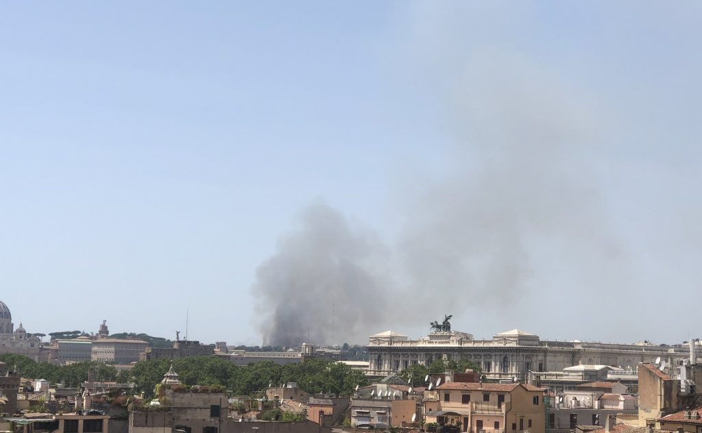 incendio roma 4 luglio