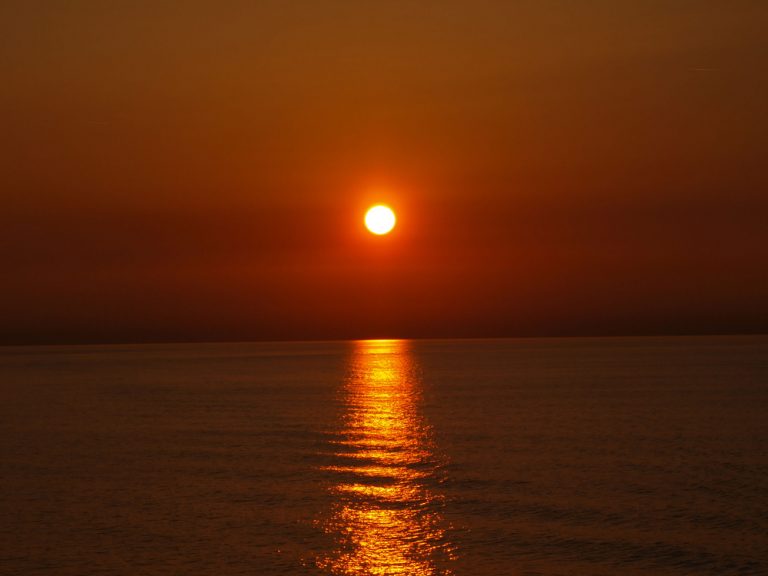 Tramonto sul mare adriatico santa lucia giorno più corto che ci sia