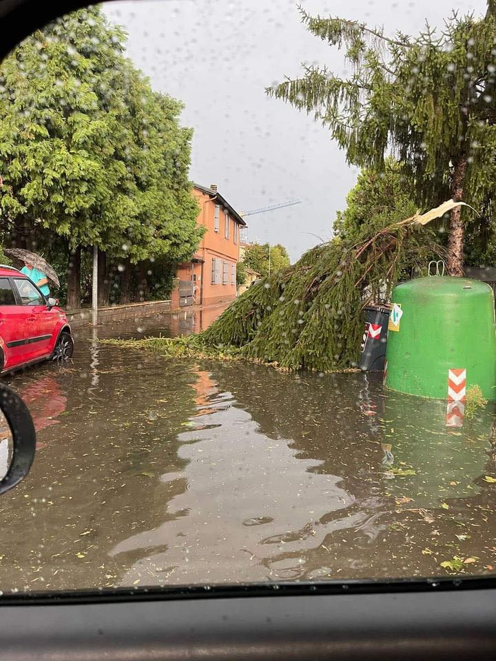 Maltempo Emilia Romagna: Violento Nubifragio Nel Modenese, Allagamenti ...