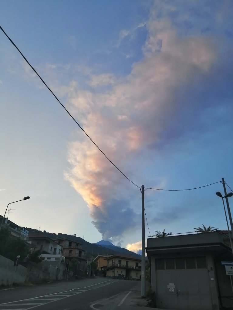 esplosioni etna 11 agosto 2022