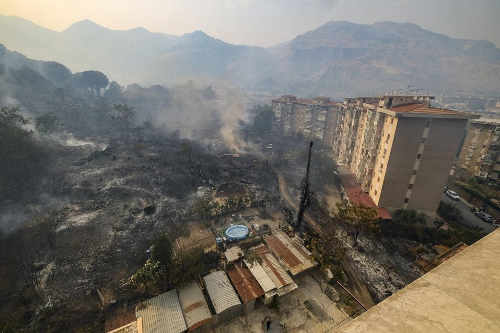 incendio borgo nuovo palermo