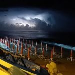 Maltempo, notte di forti temporali tra Calabria e Sicilia: tempeste di fulmini sul basso Tirreno | LIVE