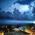 Maltempo, notte di forti temporali tra Calabria e Sicilia: tempeste di fulmini sul basso Tirreno | LIVE