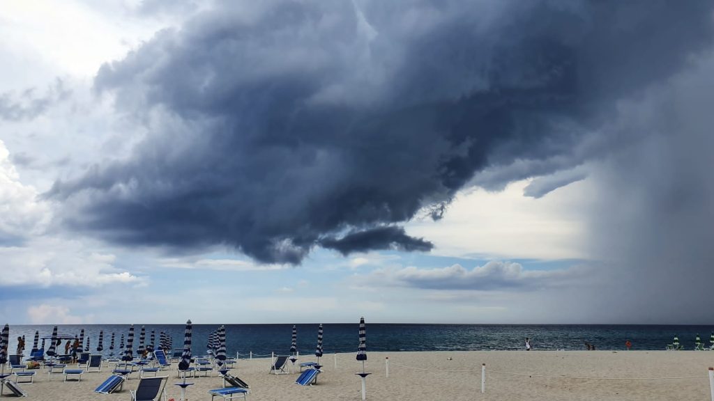 shelf cloud montauro calabria